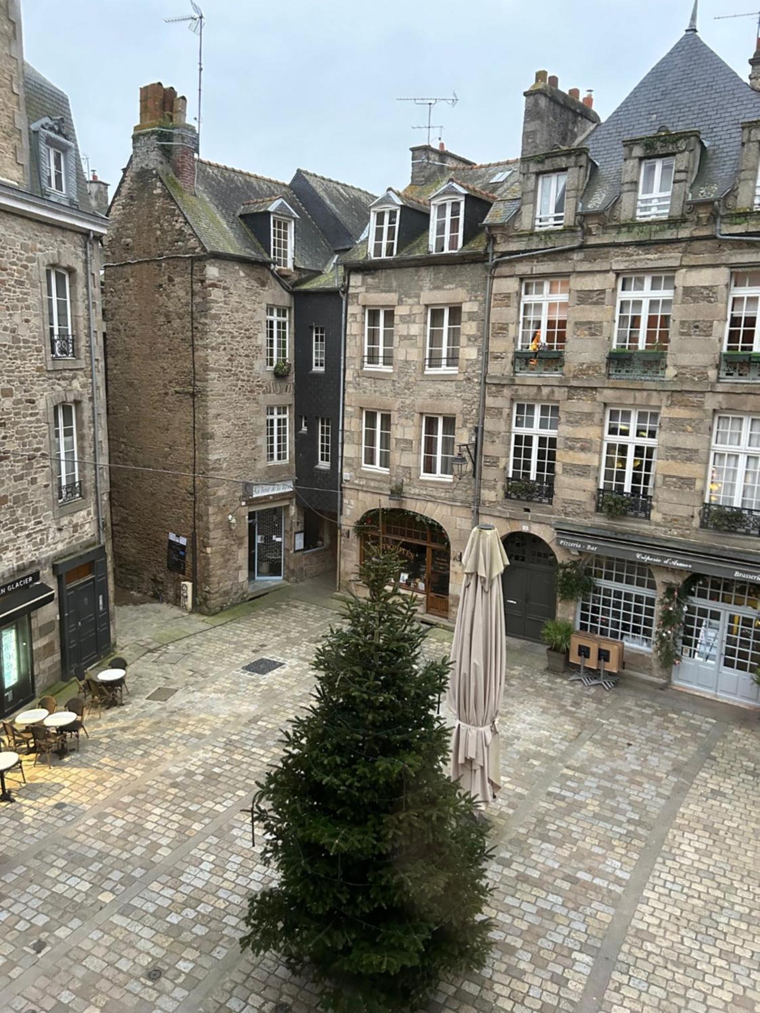 Spacieux Appartement Au Coeur Du Centre Historique De Динан Экстерьер фото
